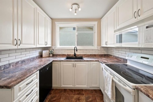 4233 33 Street, Red Deer, AB - Indoor Photo Showing Kitchen