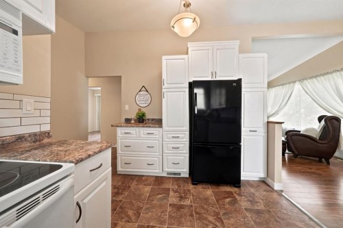4233 33 Street, Red Deer, AB - Indoor Photo Showing Kitchen