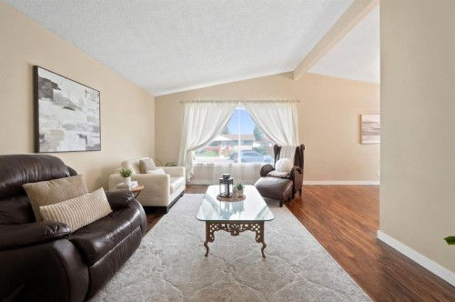 4233 33 Street, Red Deer, AB - Indoor Photo Showing Living Room