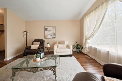 4233 33 Street, Red Deer, AB - Indoor Photo Showing Living Room