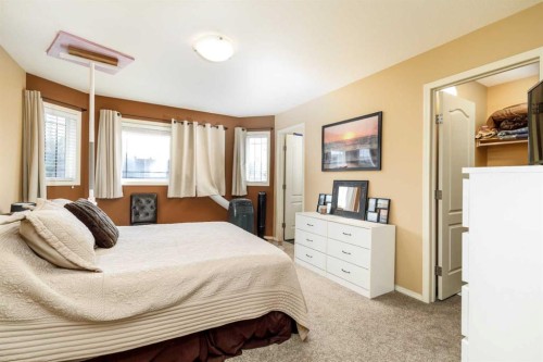 8 Innes Close, Red Deer, AB - Indoor Photo Showing Bedroom