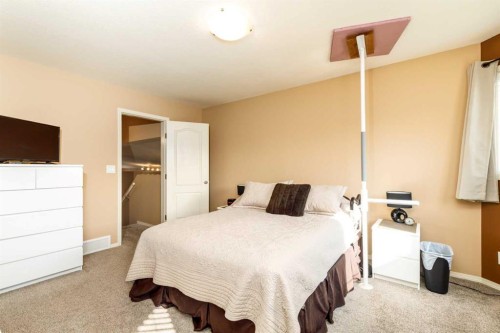 8 Innes Close, Red Deer, AB - Indoor Photo Showing Bedroom