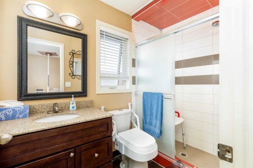 8 Innes Close, Red Deer, AB - Indoor Photo Showing Bathroom