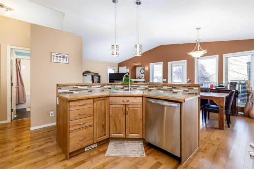 8 Innes Close, Red Deer, AB - Indoor Photo Showing Kitchen With Double Sink