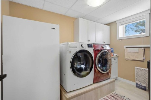 4006 38 Street, Ponoka, AB - Indoor Photo Showing Laundry Room
