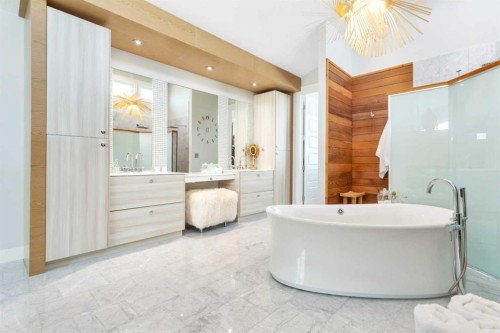 31 Leaside Crescent, Sylvan Lake, AB - Indoor Photo Showing Bathroom