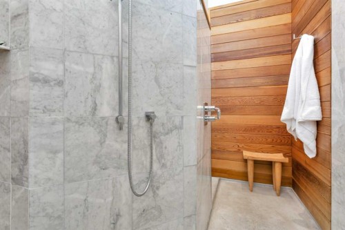 31 Leaside Crescent, Sylvan Lake, AB - Indoor Photo Showing Bathroom