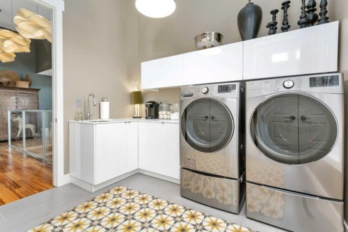 31 Leaside Crescent, Sylvan Lake, AB - Indoor Photo Showing Laundry Room