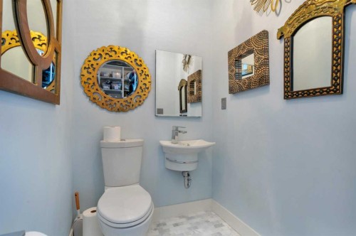 31 Leaside Crescent, Sylvan Lake, AB - Indoor Photo Showing Bathroom