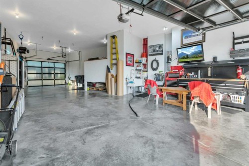 31 Leaside Crescent, Sylvan Lake, AB - Indoor Photo Showing Garage