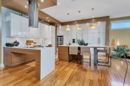 31 Leaside Crescent, Sylvan Lake, AB - Indoor Photo Showing Kitchen