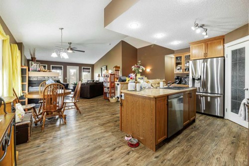 444 Jenkins Drive, Red Deer, AB - Indoor Photo Showing Kitchen