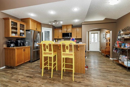 444 Jenkins Drive, Red Deer, AB - Indoor Photo Showing Kitchen