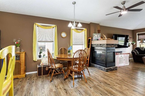 444 Jenkins Drive, Red Deer, AB - Indoor Photo Showing Dining Room