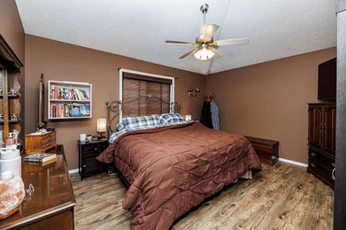 444 Jenkins Drive, Red Deer, AB - Indoor Photo Showing Bedroom