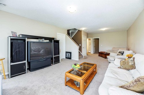 444 Jenkins Drive, Red Deer, AB - Indoor Photo Showing Living Room