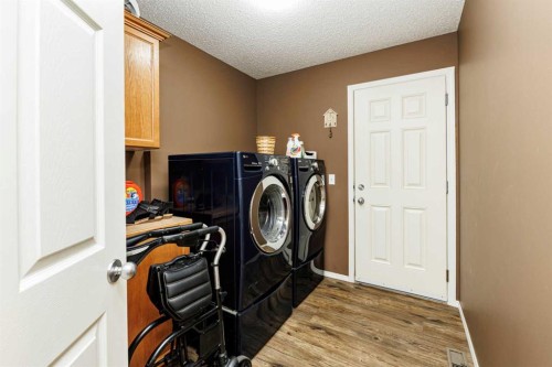 444 Jenkins Drive, Red Deer, AB - Indoor Photo Showing Laundry Room