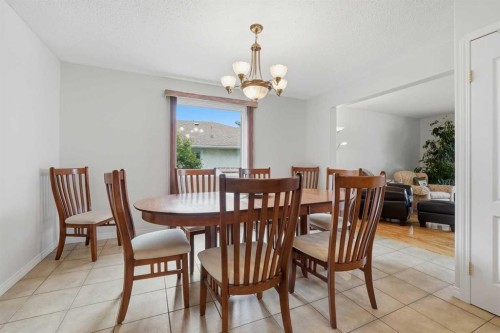 280 Barrett Drive, Red Deer, AB - Indoor Photo Showing Dining Room