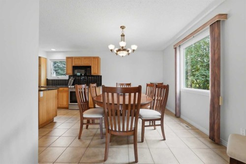 280 Barrett Drive, Red Deer, AB - Indoor Photo Showing Dining Room