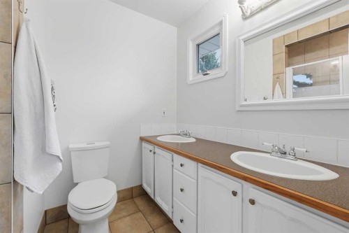 280 Barrett Drive, Red Deer, AB - Indoor Photo Showing Bathroom