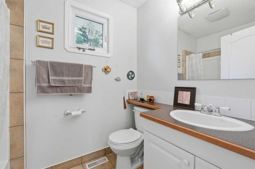 280 Barrett Drive, Red Deer, AB - Indoor Photo Showing Bathroom