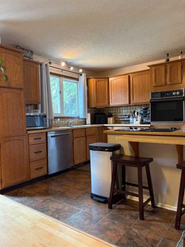 107 Balaclava Street, Veteran, AB - Indoor Photo Showing Kitchen