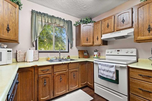 40 Laura Close, Penhold, AB 