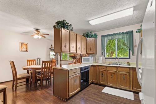40 Laura Close, Penhold, AB 