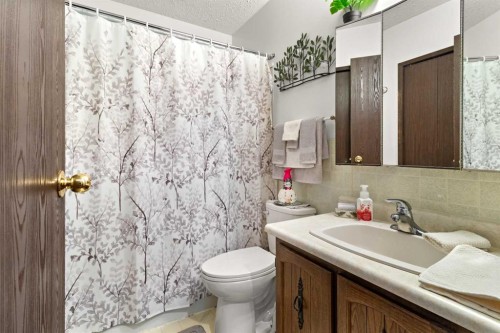 40 Laura Close, Penhold, AB 