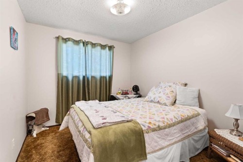40 Laura Close, Penhold, AB 