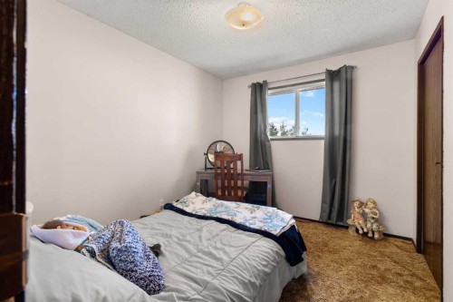 40 Laura Close, Penhold, AB 
