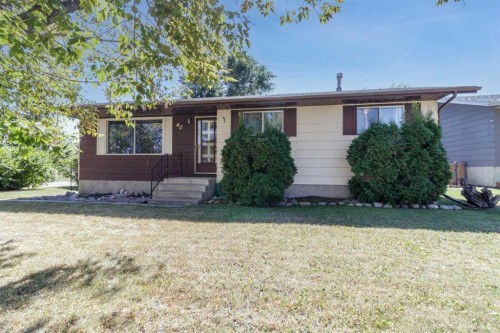 40 Laura Close, Penhold, AB 