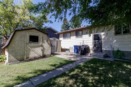40 Laura Close, Penhold, AB 