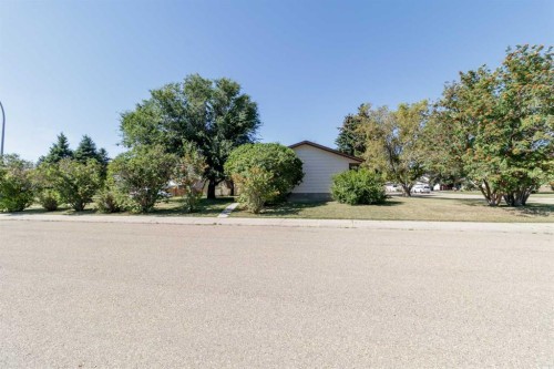 40 Laura Close, Penhold, AB 