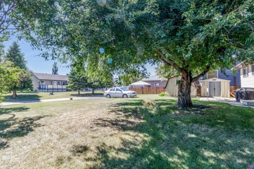 40 Laura Close, Penhold, AB 