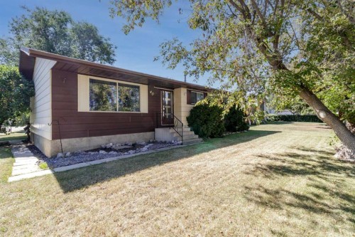 40 Laura Close, Penhold, AB 