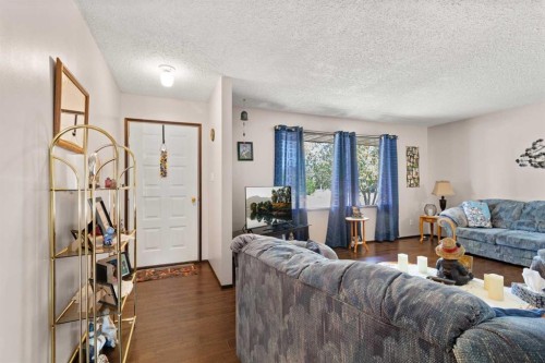 40 Laura Close, Penhold, AB 