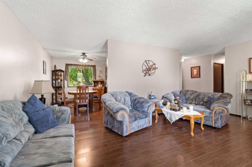40 Laura Close, Penhold, AB 