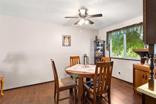 40 Laura Close, Penhold, AB 