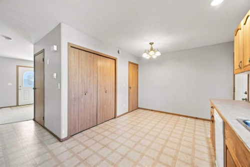 28 Terrace Heights Drive, Lacombe, AB 