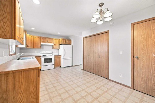 28 Terrace Heights Drive, Lacombe, AB 