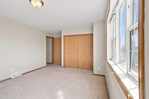 28 Terrace Heights Drive, Lacombe, AB 