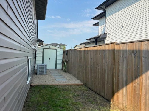 9 Trinity Street, Lacombe, AB 