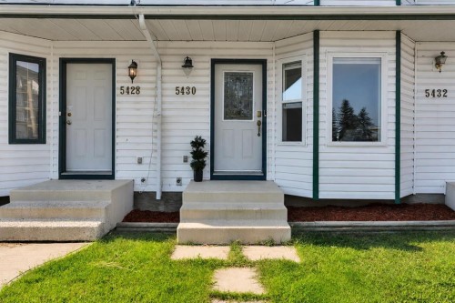 5430 45 Street, Lacombe, AB 