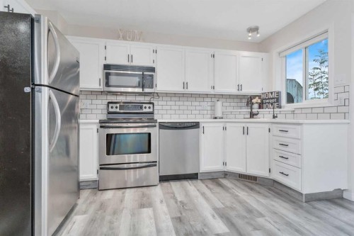 5430 45 Street, Lacombe, AB 