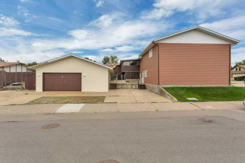 3 Goodacre Close, Red Deer, AB 