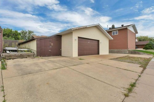 3 Goodacre Close, Red Deer, AB 