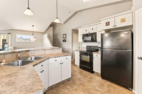 5427 52A Street, Eckville, AB - Indoor Photo Showing Kitchen With Double Sink