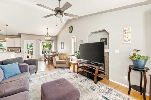 5427 52A Street, Eckville, AB - Indoor Photo Showing Living Room