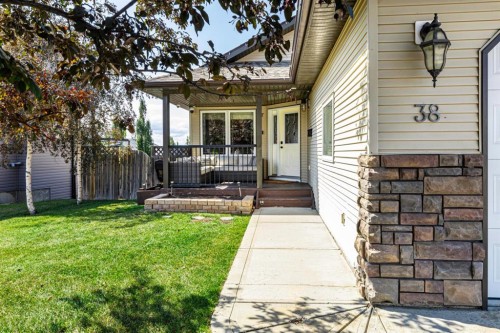 38 Ivany Close, Red Deer, AB 